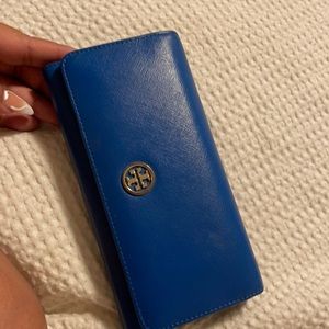 Tory Burch wallet. Loved condition